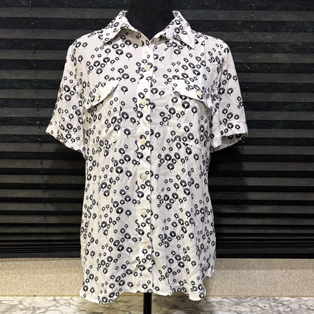 LOFT Women’s SS Button‎ Front black and white floral pattern Blouse SZ Medium
